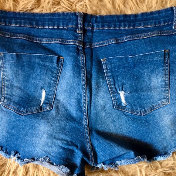 Cute Plus Cut-Off Forever 21 Denim Jean Shorts - Picture 6 of 7